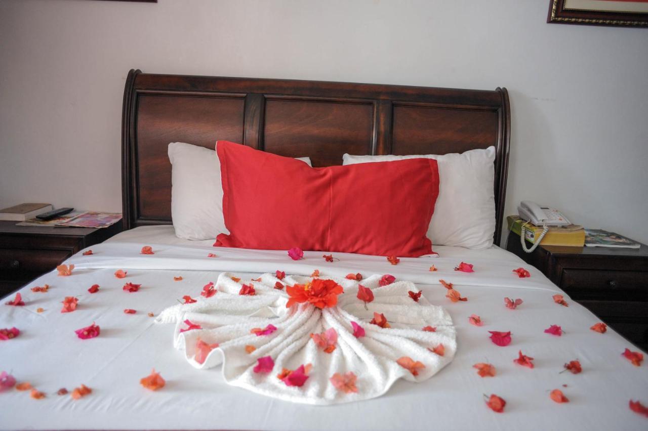 Glorianna Hotel มอนเทโกเบย์ ภายนอก รูปภาพ